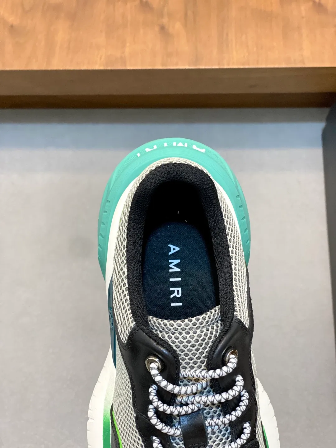 💰740 AMIRI's new men's casual sports shoes, made of first-layer cowhide leather uppers and spliced ​​with original breathable mesh, rich in three-dimensionality, contrasting color design, simple style, fashionable and sporty, breathable mesh lining, original ultra-light outsole, a must-have item for daily leisure! Size: 38-45 (38, 45 customized)